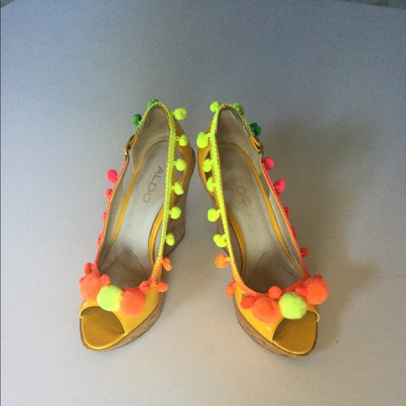 Aldo Wedge Platform Yellow Summer Shoes, Size 6 - Picture 5 of 8